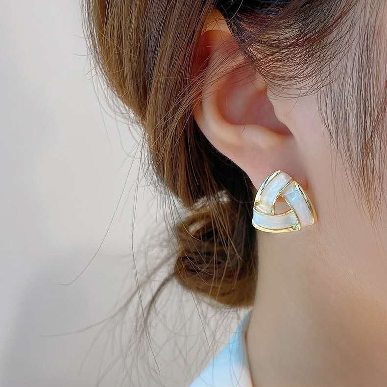 Simple Temperament Earrings