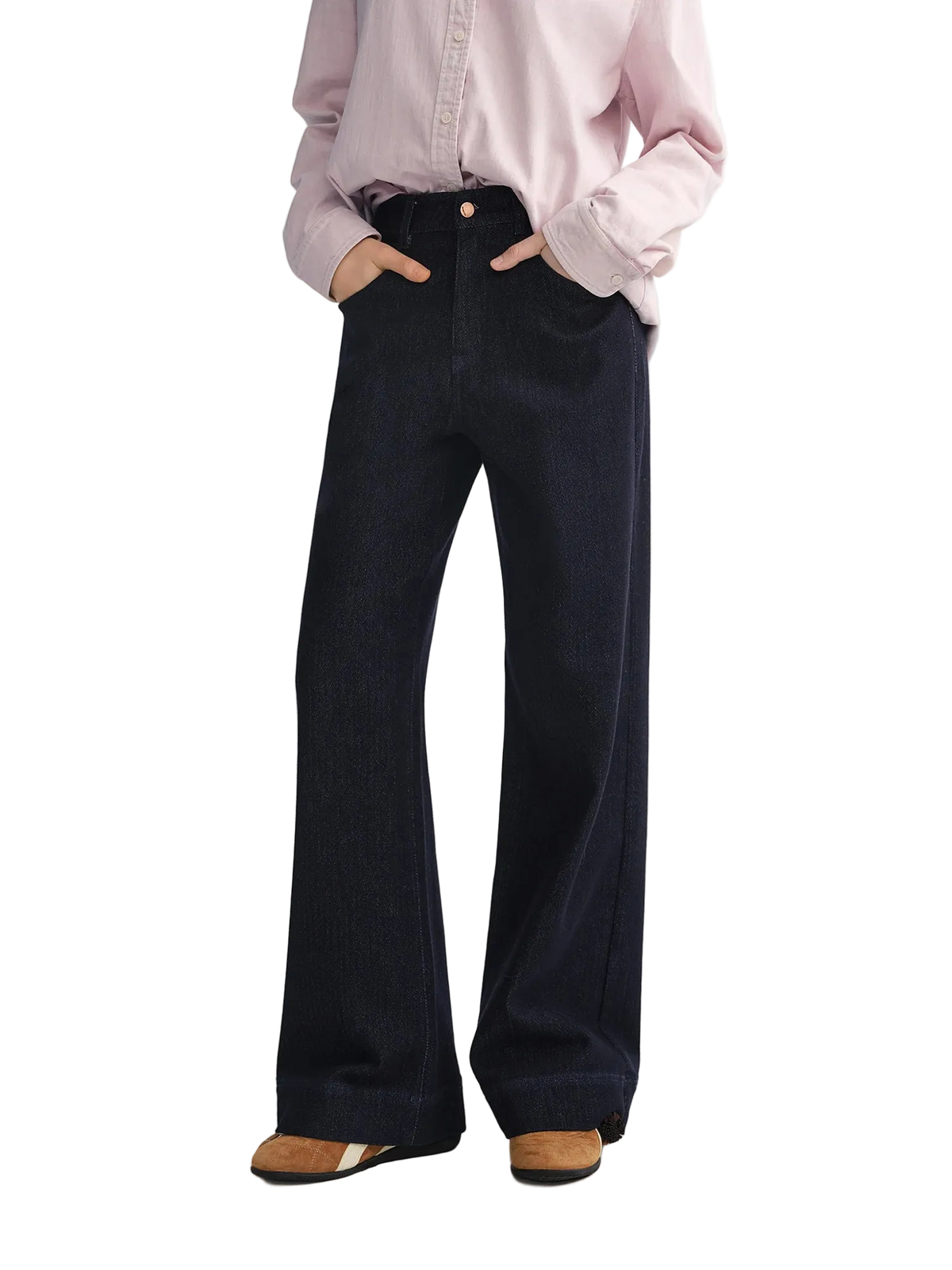 Person wearing black flared pants and a light pink shirt on a white background with 'DUSHU' branding.